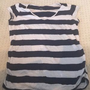 Maternity v-neck t shirt